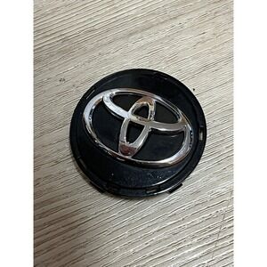 Toyota Hubcap Wheel Cover Emblem Logo‎ Silver Black 68306401 Prius